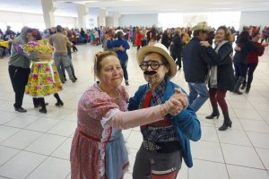 Festa na Ro&ccedil;a: Tradicional Festa Junina re&uacute;ne 2 mil idosos em Chapec&oacute;