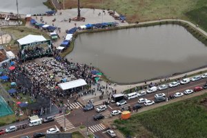 Batuca Chapec&oacute; re&uacute;ne cerca de oito mil pessoas no Parque Edir de Marco