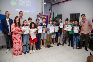Estudantes dos Centros Multiusos concluem cursos do projeto Mentes Digitais
