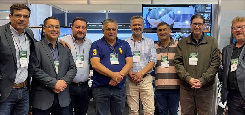 Prefeito de Chapec&oacute; realiza palestra recebe t&iacute;tulo de Prefeito Inovador em congresso estadual