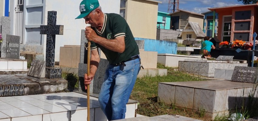 Aumenta a movimenta&ccedil;&atilde;o nos Cemit&eacute;rios Municipais de Chapec&oacute;