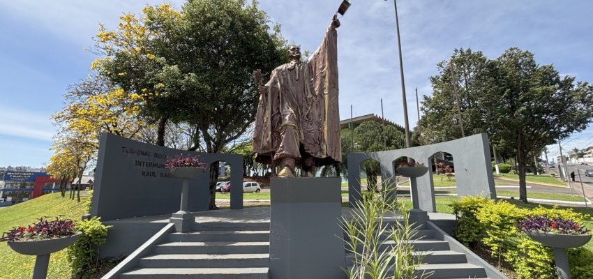 Monumento �O Viajante� &eacute; restaurado e devolvido &agrave; comunidade de Chapec&oacute;