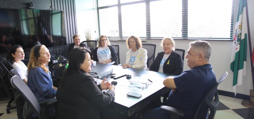 Setembro amarelo: volunt&aacute;rias do CVV divulgam servi&ccedil;o gratuito